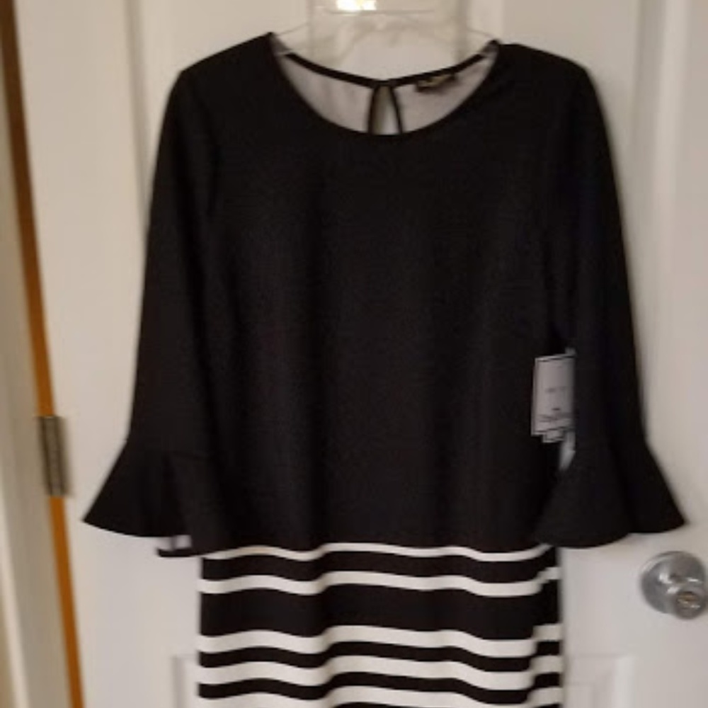 Black, White & Red Dress Size 10  Bell Sleeves New